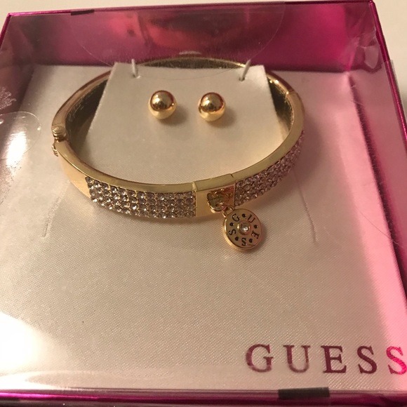 Guess jewelry gift set bracelet and earrings - Picture 1 of 2